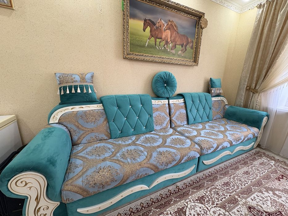 Продам диван с подушками