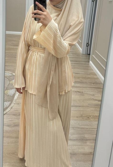 продается двойка платья