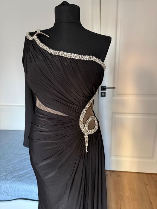 Rochie neagra , marimea s