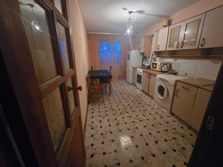 продам 2 комн Зайсан 1995 кирпич