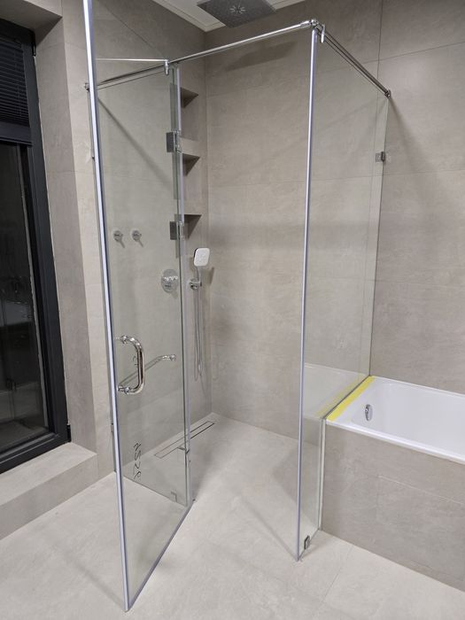 Душевые кабины и стеклянные перегородки Межкомнатные раздвижные двери