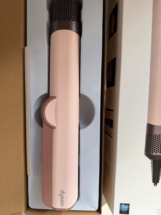 Dyson Airstrait