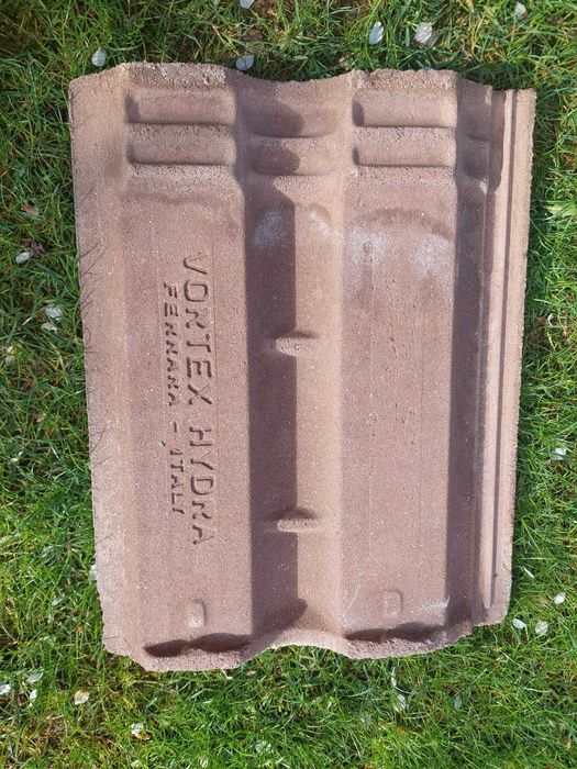 Tigla Beton Vortex, utilizata, culoare maro