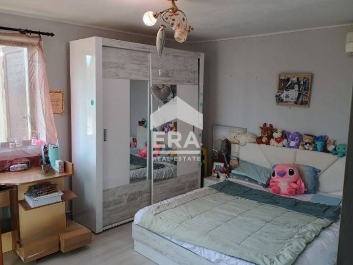 ЕКСКЛУЗИВНО! Обзаведена едноетажна къща с басейн, в кв."Рилци" гр. Доб