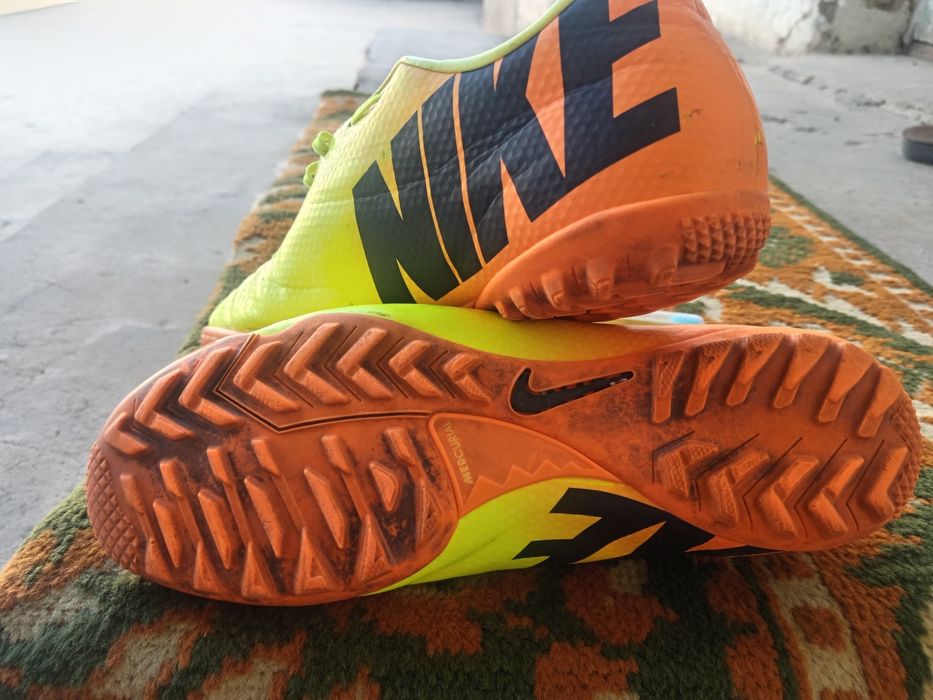 Продам бутсы (сороконожки) мини футбол.