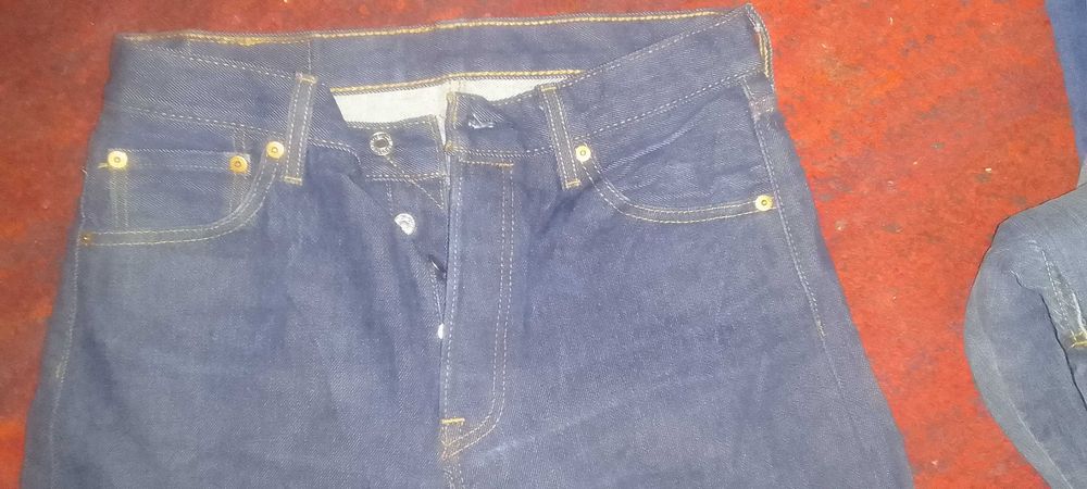 Levis 501 Продаются джинсы.