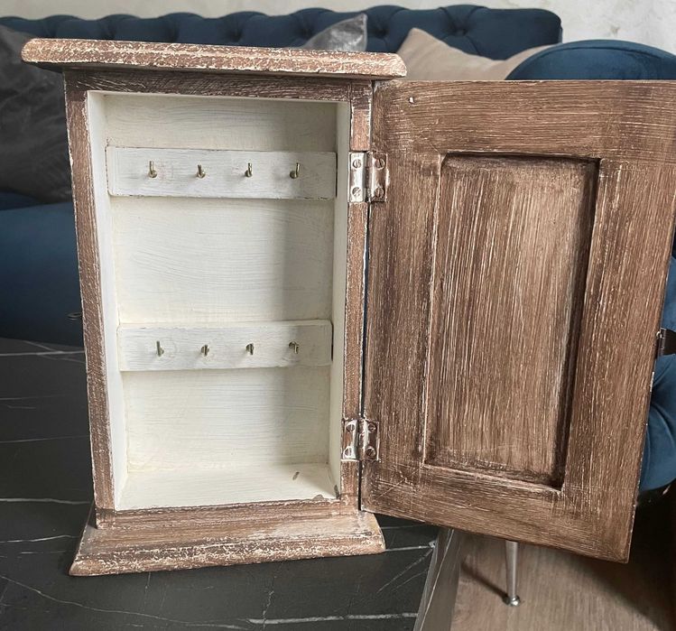 Дървена кутия за ключове