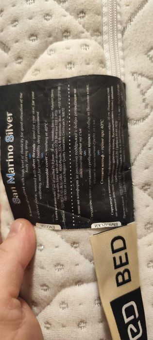 Продавам 2 легла с подм.рамки и матраците