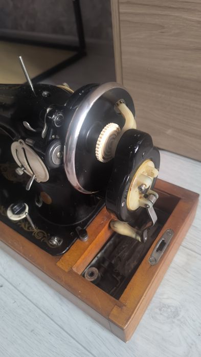 Ручная швейная машинка