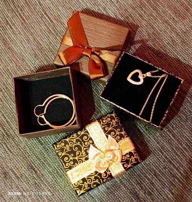 Колие и обеци-злато нови