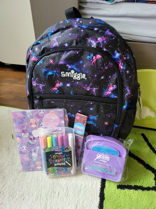 Ученическа раница Smiggle с аксесоари Еднорог Динозавър Топка