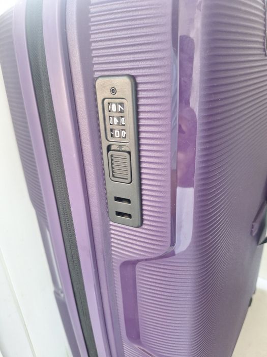 Продам чемодан новый