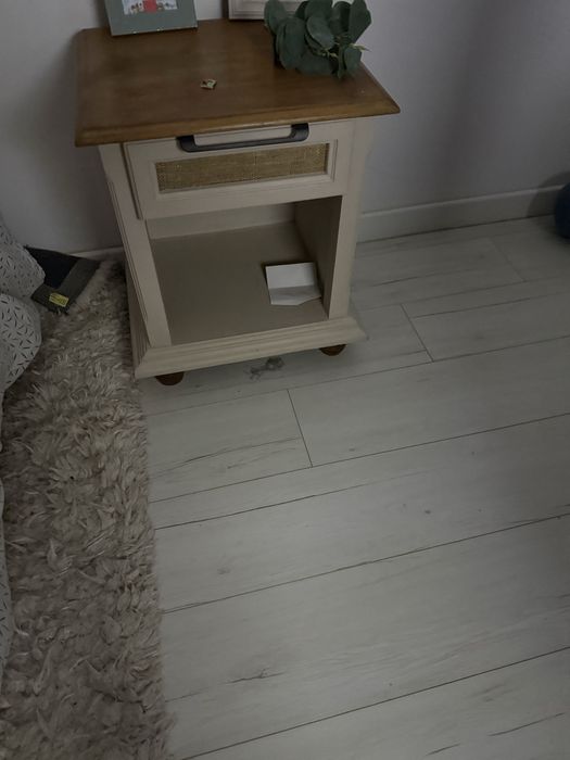 Vand noptiera reconditionata