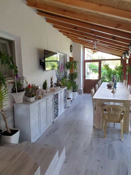 Мебели с жалузни вратички