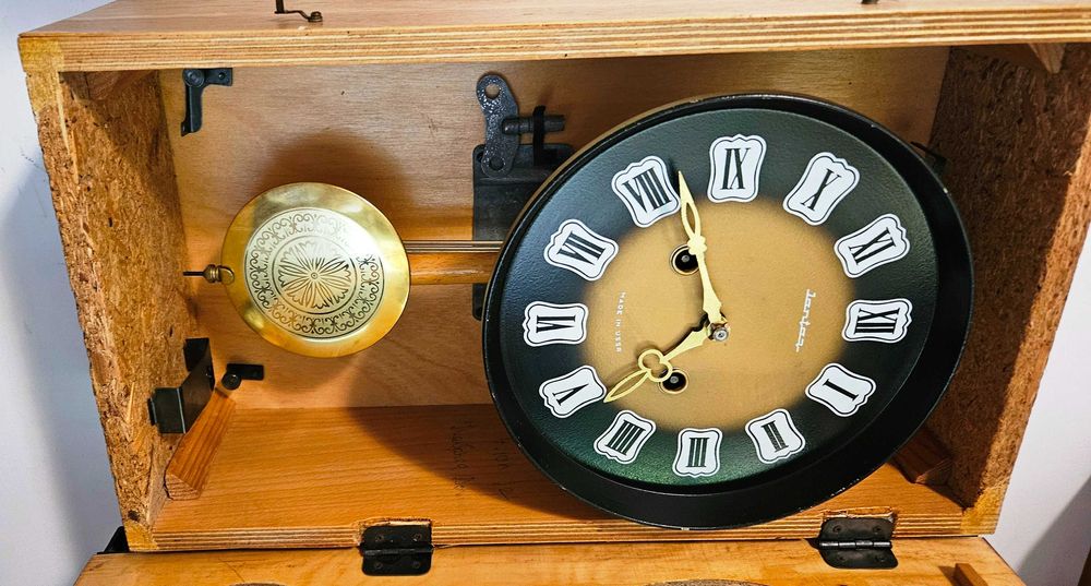 Ceas de perete cu pendula Iantar - USSR