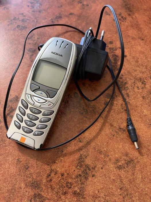 Nokia 6310i със зарядно