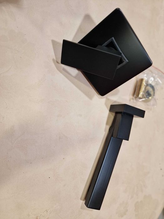 Смесител за вграждане черен мат