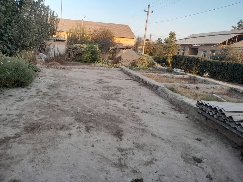 Yer sotiladi 8 sotok