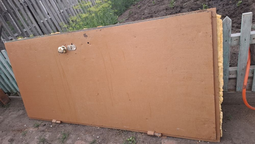 Продам железную дверь