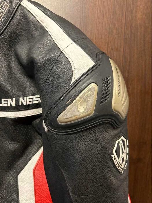 Costum moto de piele in doua bucati Arlen Ness Sentan nr. 56