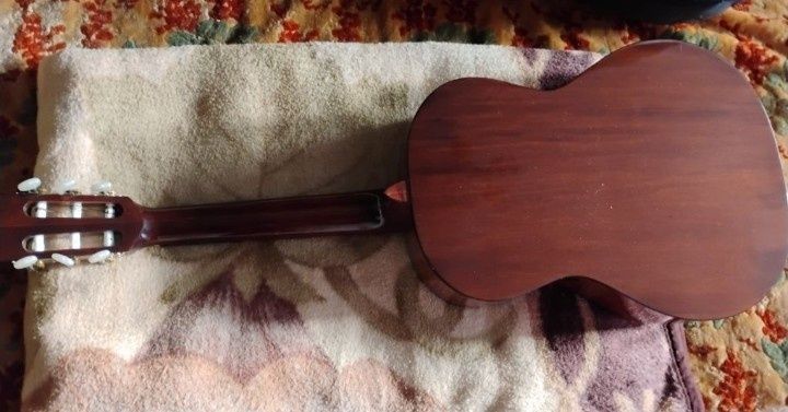 Chitara Originala Hora Reghin cu husa originala inclusa
