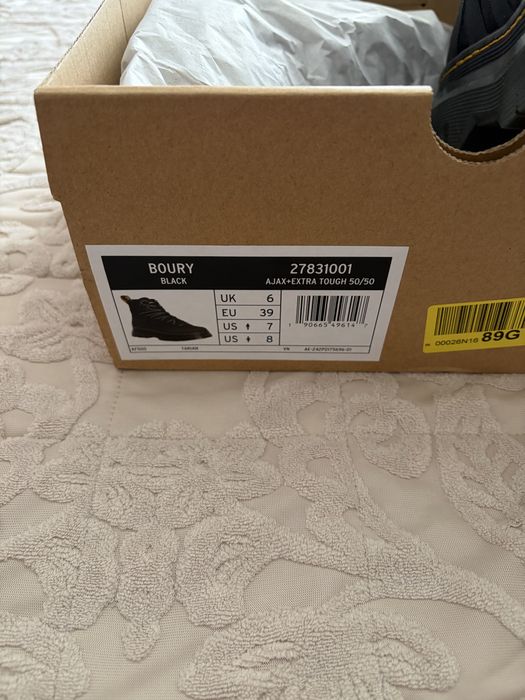 Bocanci unisex de  drumetie Dr. Martens