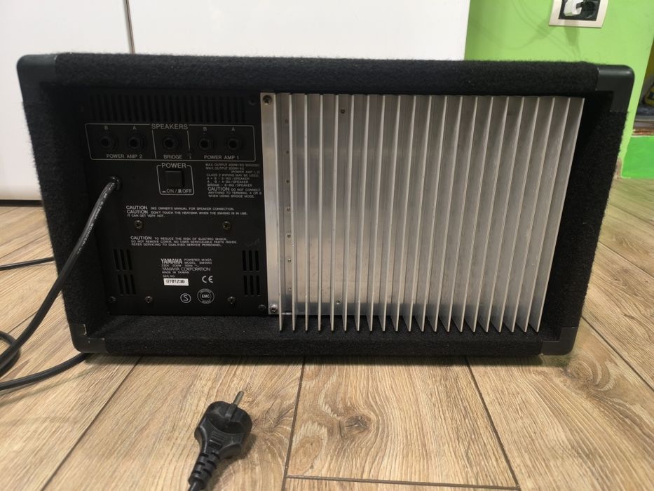 Yamaha EMX640 – mixer amplificat 6 canale, 2x200W, stare foarte buna