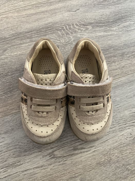 Продам детские кроссовки