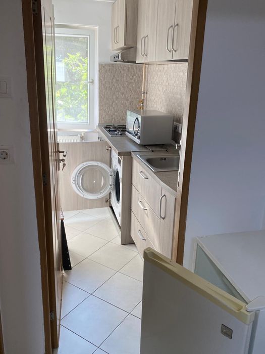 Proprietar: Ofer spre închiriere ap.2 camere in zona foarte buna/centrala, et.1, bulevardul Independentei (langa Piata 1 Mai)