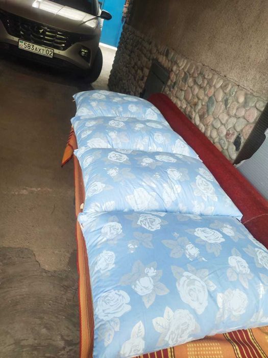 Подушки с гусиного пуха новые.