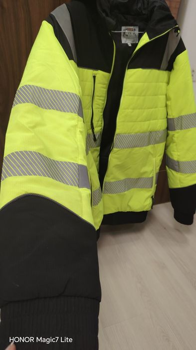 Geacă reflectorizantă profesională, ideală pentru sezonul rece,mărimea