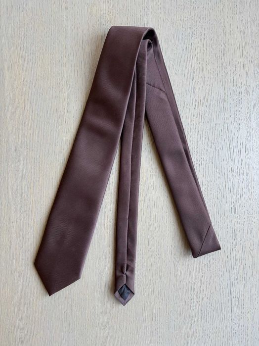 Кафява вратовръзка
