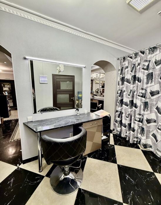 Сдам в аренду место в салоне