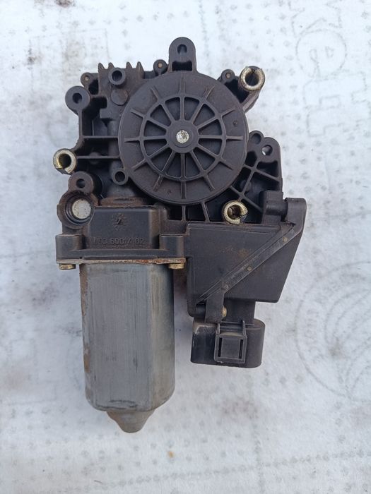 Моторчик электро стеклоподъёмника Ауди А4.