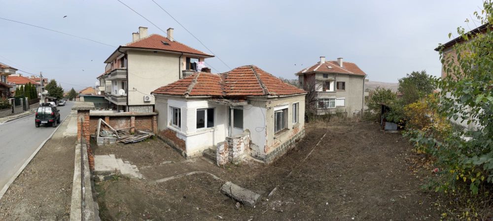 Къща с дворно място в Карнобат ТОП ЦЕНА