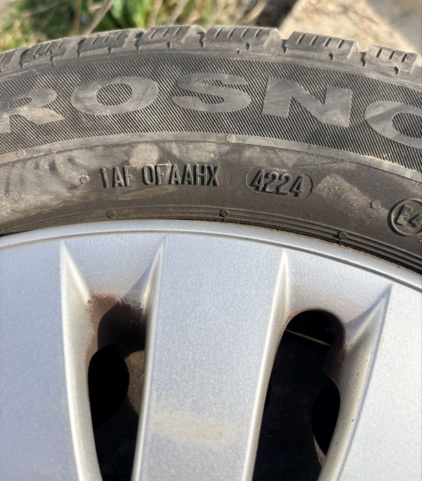 Jante tabla + cauciucuri Tyfoon 205/55/16 + capace originale VW