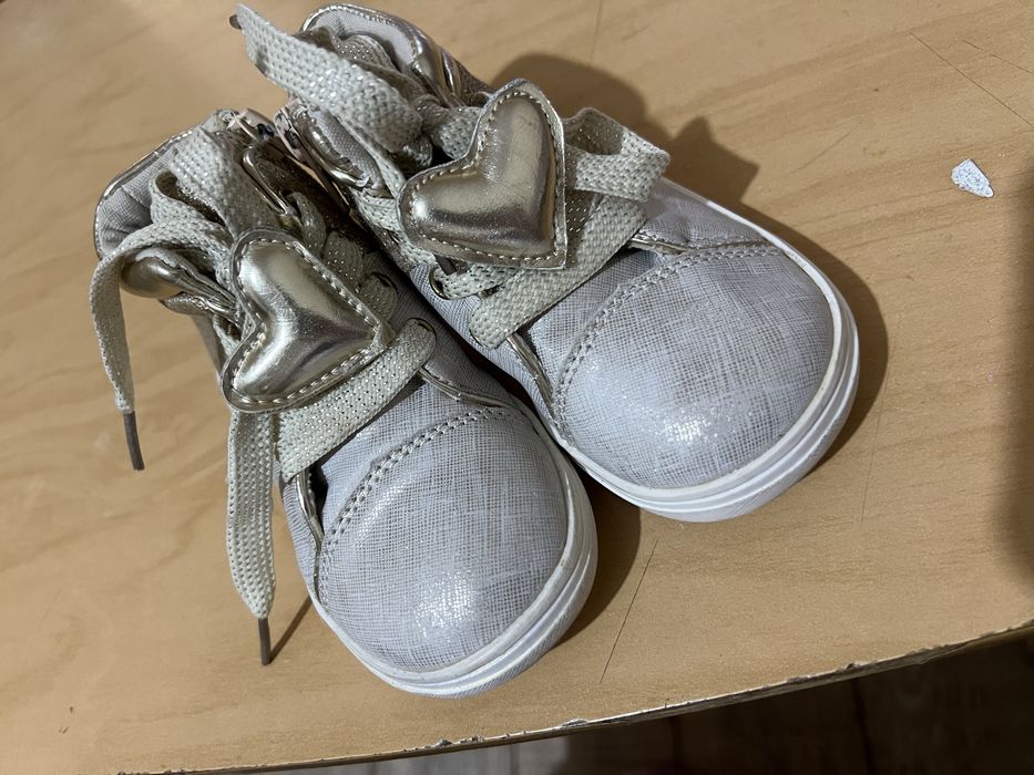 Продам обувь на девочку