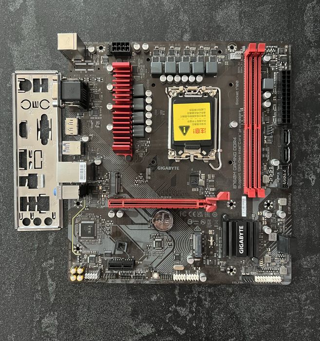 Материнка Gigabyte B760M Gaming ddr4