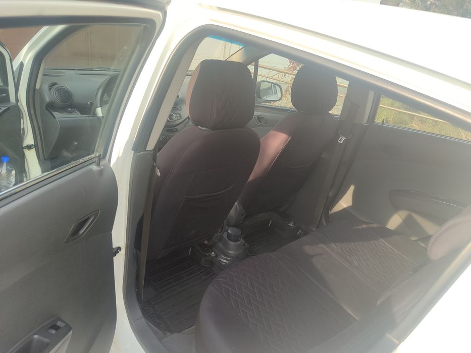 Spark 2014 yili rangi oq