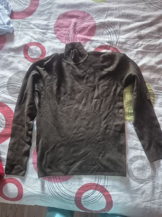 Нова вълнена жилет, подарък 2 блузи и една нощница