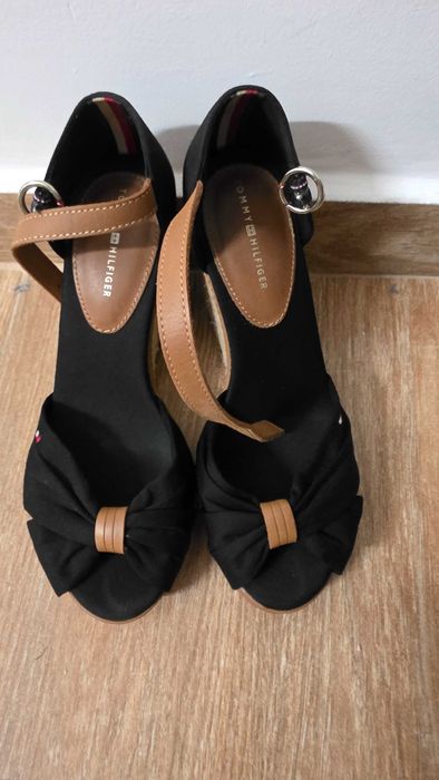 Sandale Tommy Hilfiger cu platforma negre marimea 36
