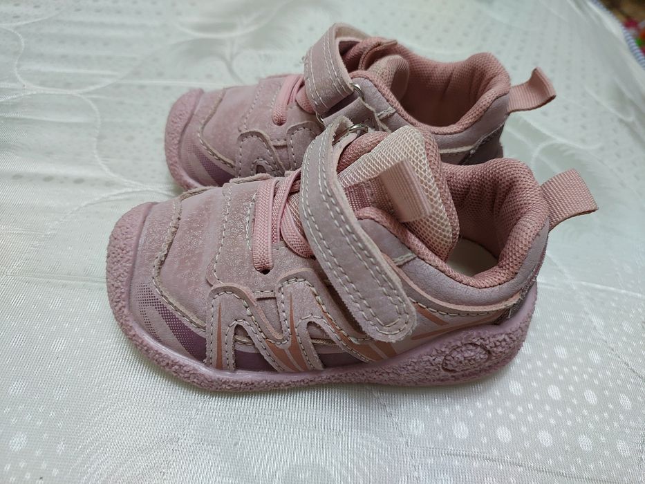 Продам детскую обувь