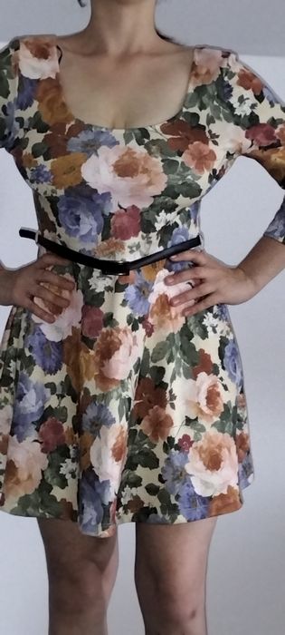 Rochii de ocazie măsura m și L. Și bluze xl.