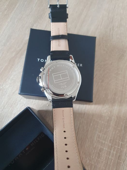 Ceas Tommy Hilfiger nou - factura disponibila