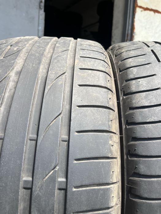 2 бр. летни гуми 235/40/19 Bridgestone RO1 DOT 1019 5 mm