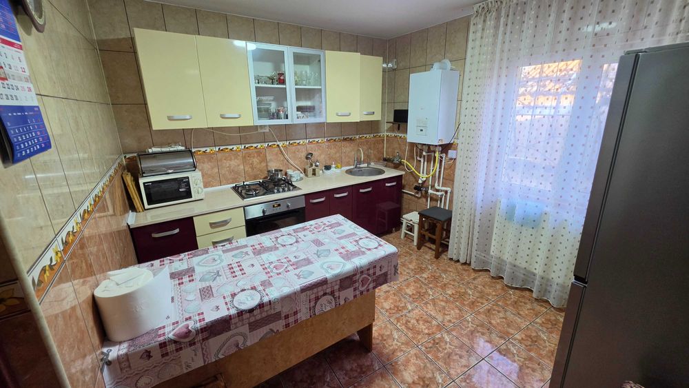 Casa de vanzare sau schimb cu apartament + diferenta