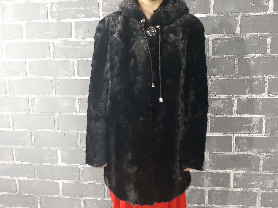 Норковая натуральная шуба с капюшоном