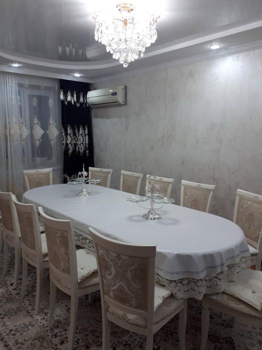 Стол трансформер со стульями.