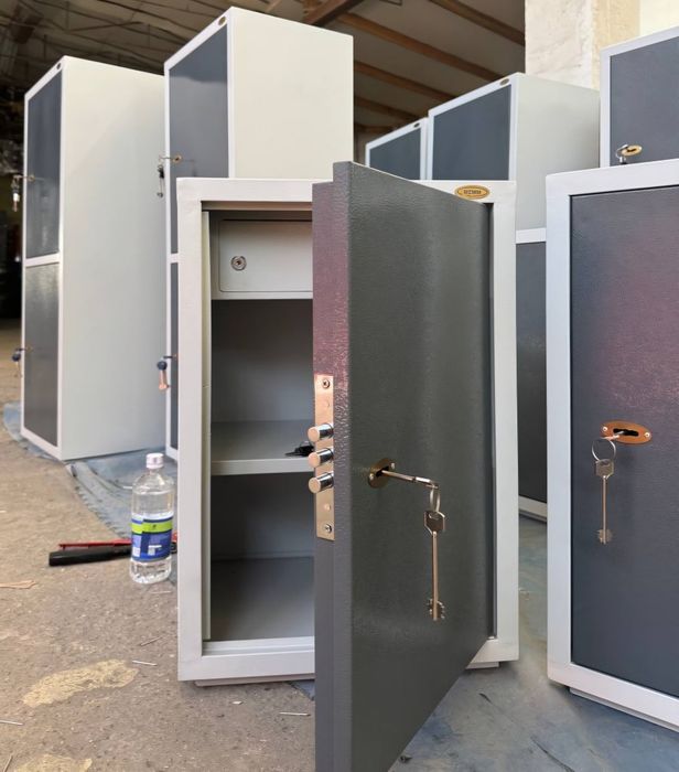 Сейф металлический