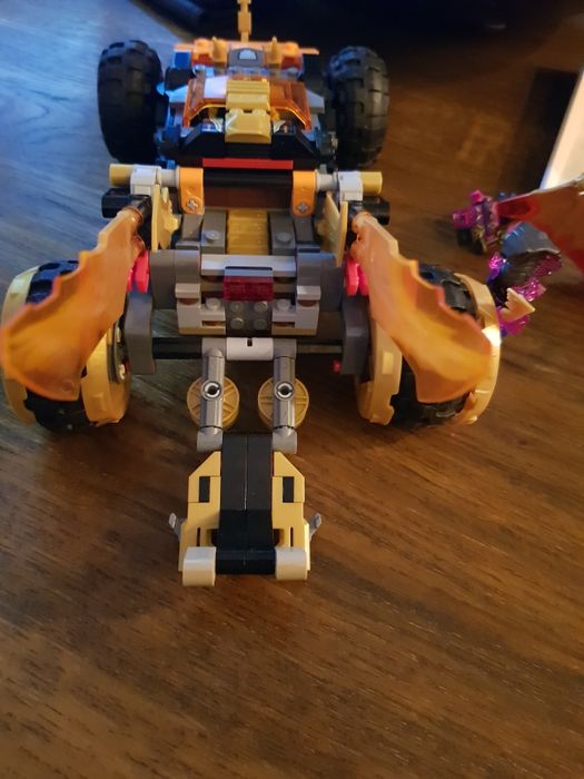 Cole's Dragon Cruiser LEGO направено